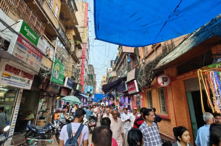 Ezra Street, Kolkata – History, Location, Connectivity, Route, Top Things to Do, Retail and FAQ